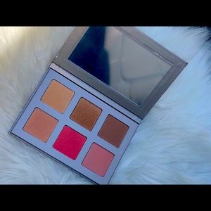NWT ICONIC LONDON FACE PALETTE BLAZE CHASER
